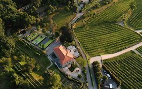 Quinta das Pirâmides by GuestReady